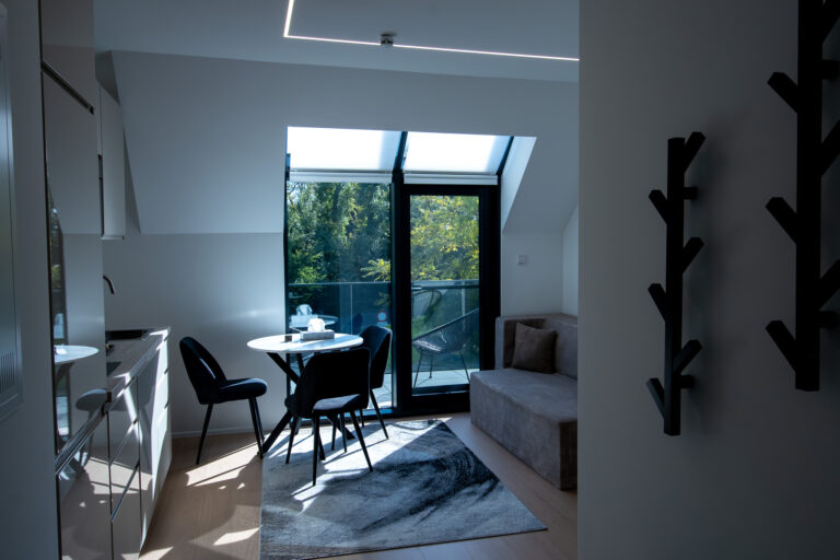 Moderne Küche eines Apartments von AuPark Apartments